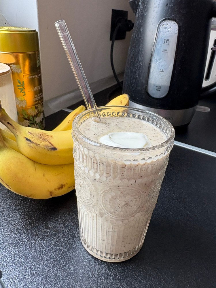 Avo-banana vanilla smoothie